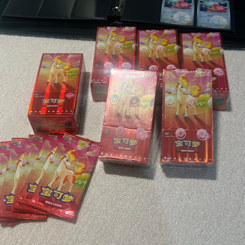 100% Originale PKM PTCG Scarle - Cardstock Paper Pack recensione e prezzo